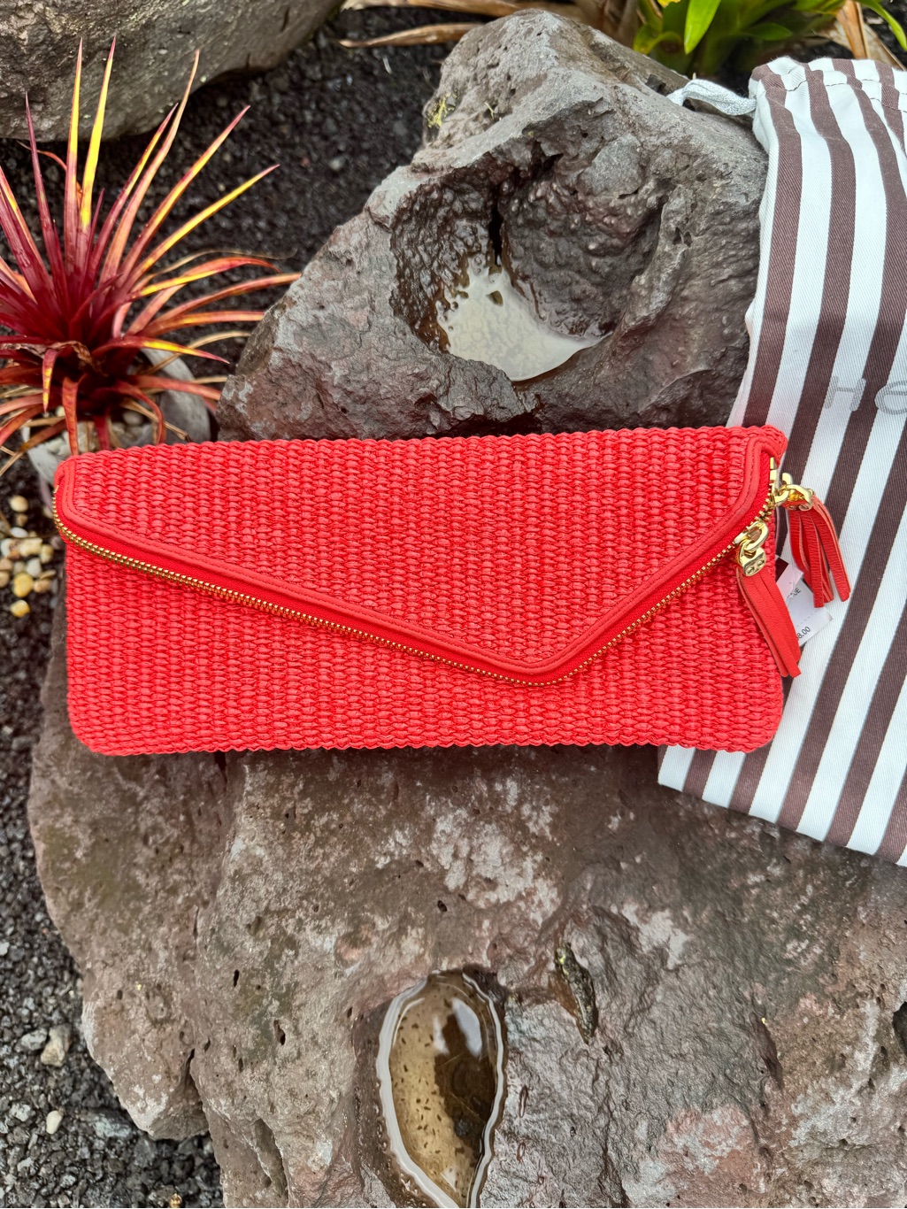 Henri Bendel Nwt Deb Slim Asym Straw Clutch Crossbody Red Coral Bag $198